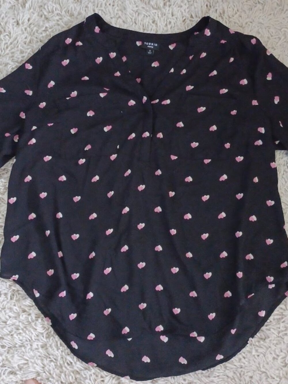 Torrid Harper Blouse Womens Size 0 Black Pink Heart Print Roll Tab Sleeve Top